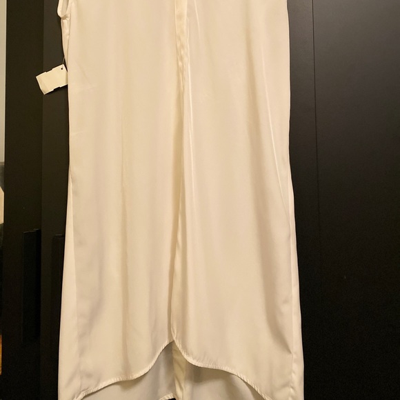 White dress with gold accents - Picture 2 of 3